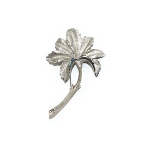 Vintage Designer Coro strukturierte Silber Ton Blume Brosche. Coro Hallmark.