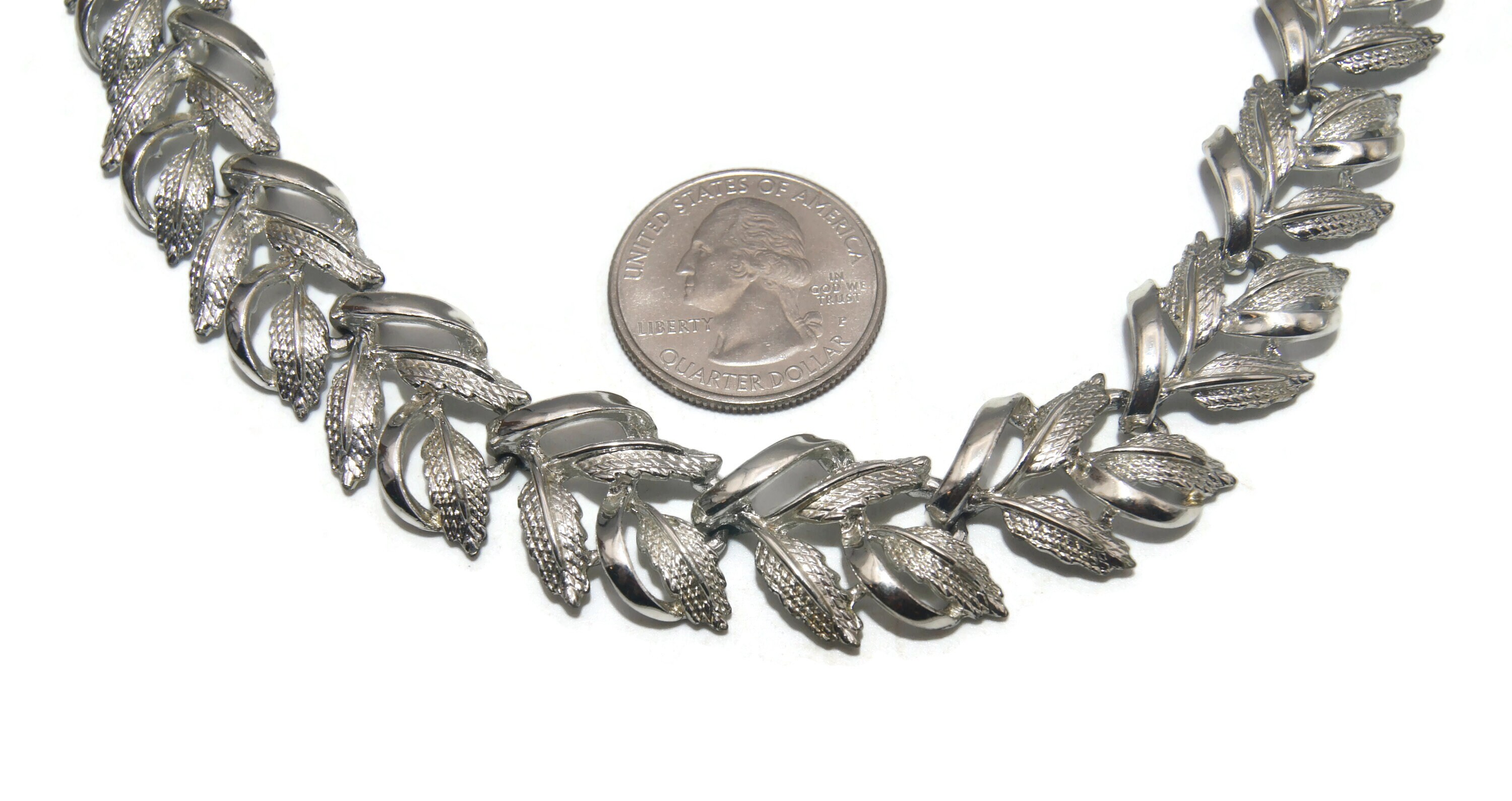 ◆VINTAGE HOLLYWOOD◆ Twist Leaf Chain Necklace VH2379NE007B Vintage Coro Silver Tone 16 Inch Leaf Necklace With Hook