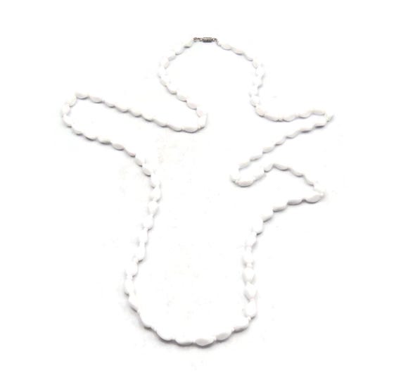 1920年代のヴィンテージ、フラッパースタイルのロングミルクガラス