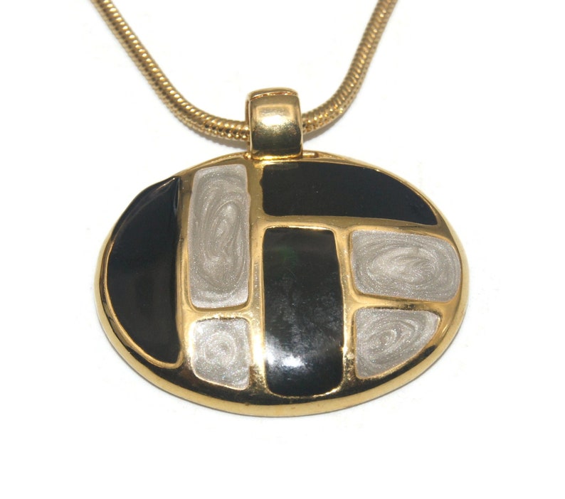 Vintage Gold Tone, Gray and Black Enameled Pendant Necklace and Matching Stud Earrings Jewelry Set. image 4