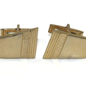 Vintage Gold Tone Cuff Links.