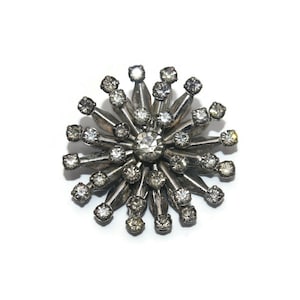 Vintage Silber Ton und klare Strass-Radial-Design-Brosche.