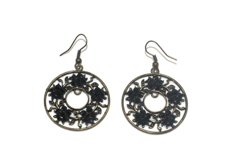Vintage Gold Tone and Black Stones Round Floral Design Dangle Earrings with Hook Backs for Pierced Ears.