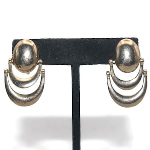 Vintage Gold Tone Screw Back Dangle Earrings.