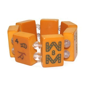 Handgemachtes 18 cm Armband aus Vintage Butterscotch Bakelit Mah Jong Tiles und Glasperlen.