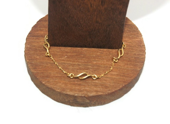 Vintage Avon Gold Tone 6 1 2 Inch Link Bracelet With Spring Ring