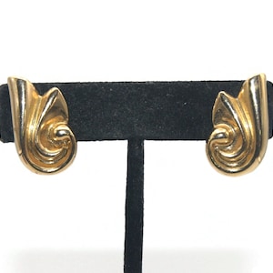 Vintage Gold Tone Swirled Clip on Earrings.