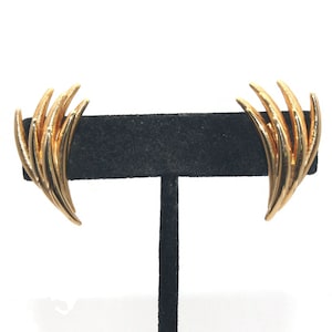 Vintage Gold Tone Clip on Earrings.