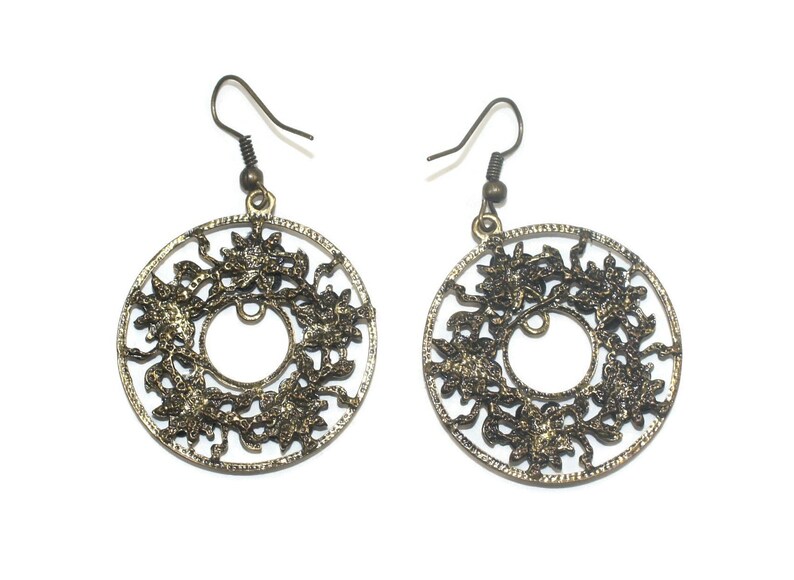 Vintage Gold Tone and Black Stones Round Floral Design Dangle Earrings with Hook Backs for Pierced Ears.