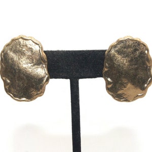 Vintage Gold Tone Oval Clip on Earrings.