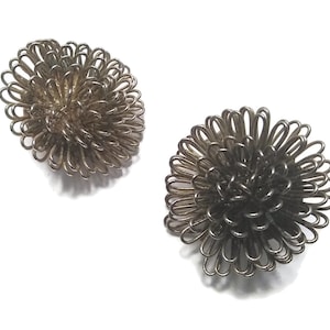 Abstract Vintage Silver Tone Wire Floral Clip on Earrings.