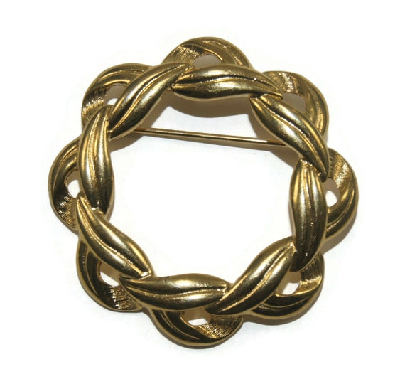 Vintage Gold Tone Trifari Wreath Brooch. Trifari … - image 5