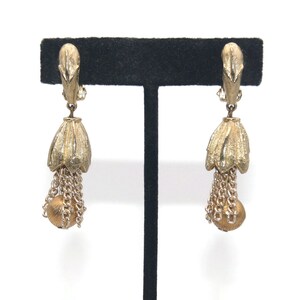 Vintage Gold Tone Clip on Dangle Earrings.