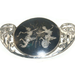 Jahrgang Siam Silber Nielloware Brosche Darstellung Mekkala Göttin des Blitzes und Ramasoon Gott des Donners. Markiert Sterling made in Siam.