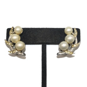 Vintage Dore Silver Tone, Faux Pearls and Rhinestones Clip on Earrings. Dore Hallmark.
