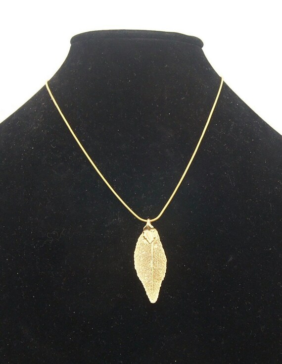 Vintage Gilded Real Leaf Pendant on 18 Inch Gold … - image 3