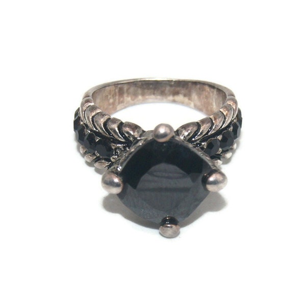 Vintage Premier Designs Silver Tone and Black Glass Size 9 Statement Ring. Crown and PD Hallmark.