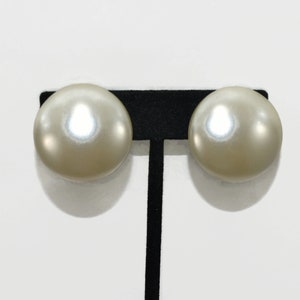 Vintage Off White, Pearly Round Plastic Clip on Button Earrings.
