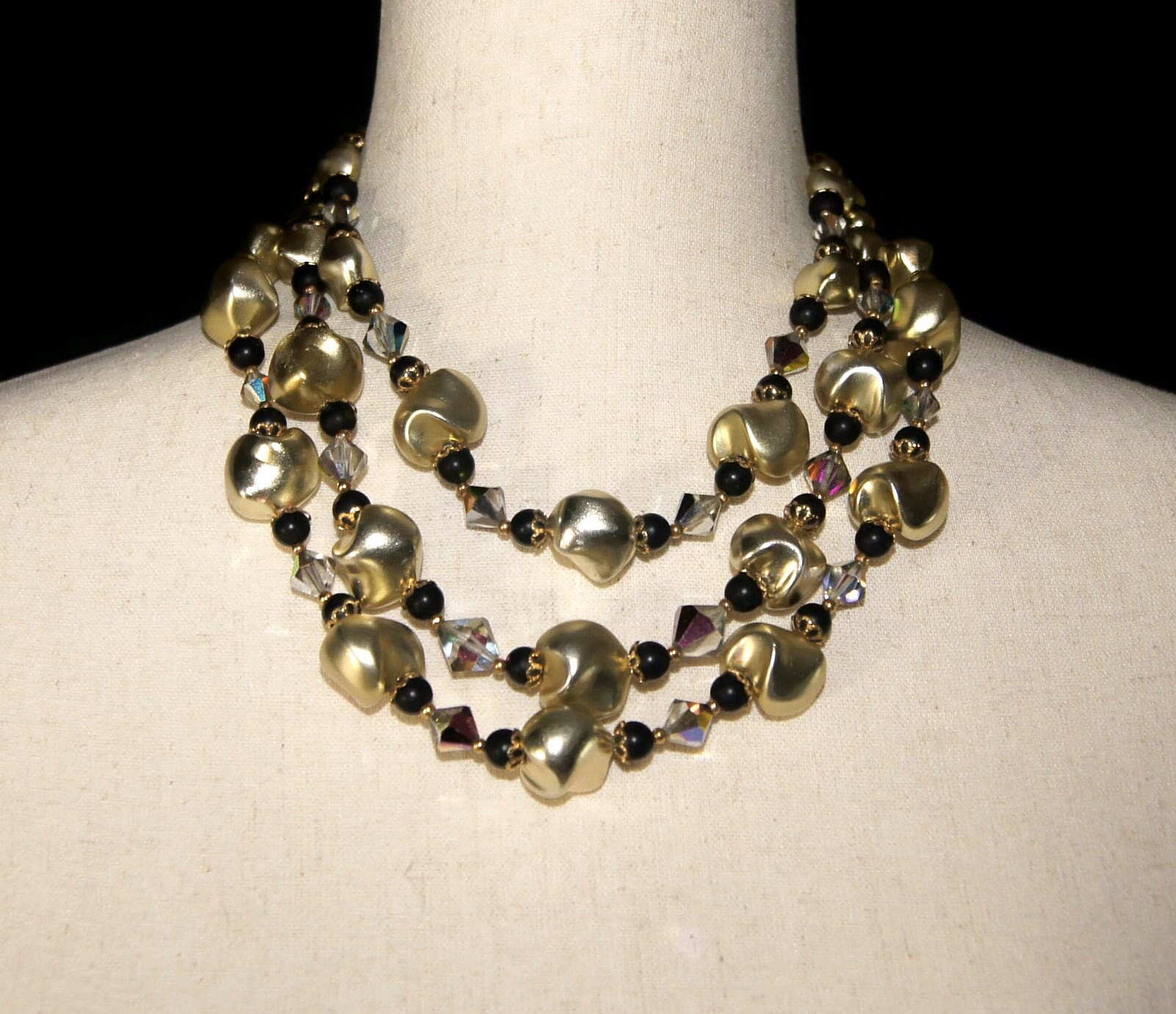Deux Colliers Anciens à Perles Noires Et Fermoir Doré - Style Vintage Avec Pochette Cadeau