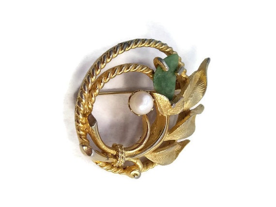 Vintage Wreath Brooch. Gold Tone with Pearls and … - image 4