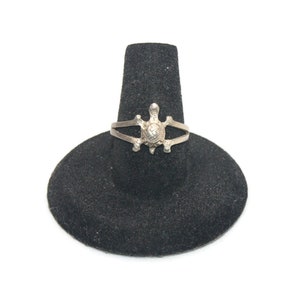 Vintage Sterling Silver Size 8 Turtle Ring. Marked 925.