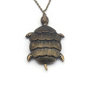 Große Messing Eule Anhänger Halskette, Vintage Schildkröte Anhänger an 25-Zoll-Kette, Geschenk für sie, tägliche Kleidung, Tier Anhänger, Halskette im Boho-Stil.