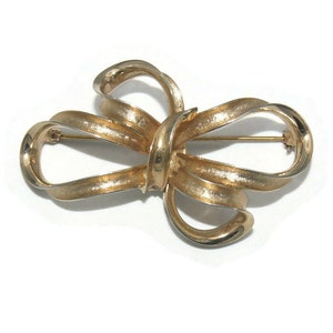 Vintage Textured Gold Tone Bow Brooch.