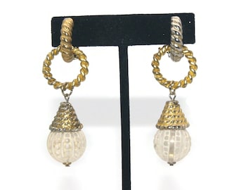 vintage Gold Tone et plastique Dangle Clip sur boucles d’oreilles.