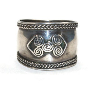 Vintage Sterling Silver Size 7 Cigar Band Ring. Marked 925.