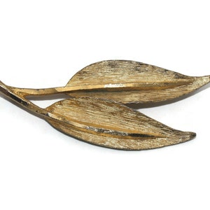 Vintage Textured and Smooth Gold Tone 2 Leaf Brooch.