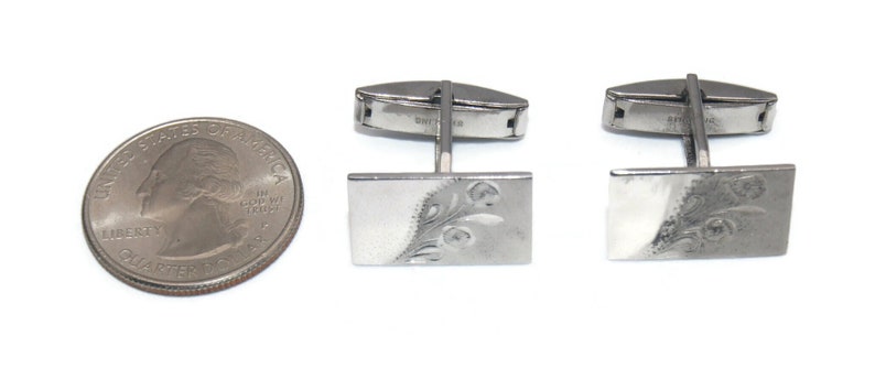 Vintage Sterling Silber Gravur Floral Design Rechteckige Manschettenknüpfe. Geschildert aus Sterling. Bild 2