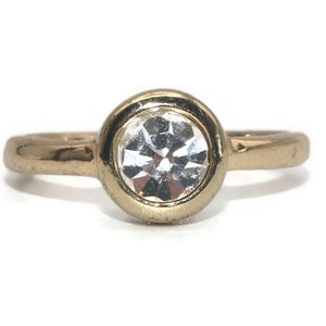 Vintage Gold Tone and Clear Rhinestone Size 9 Ring.