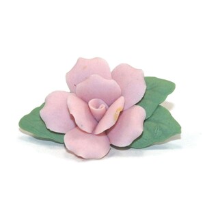 Lovely Vintage Pink Flower with Green Leaves Ceramic Brooch.