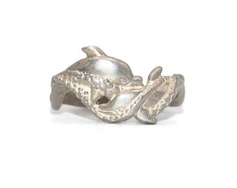Vintage Sterling Silver Size 7 Dolphin Statement Ring. Marked Sterling.