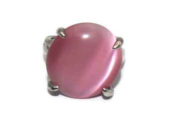 Anello importante in argento vintage con cabochon ovale in vetro rosa, misura 7 1/2.