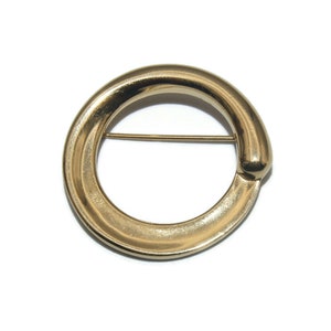 Vintage Monet Gold Tone Kreis Brosche. Monet Markenzeichen.
