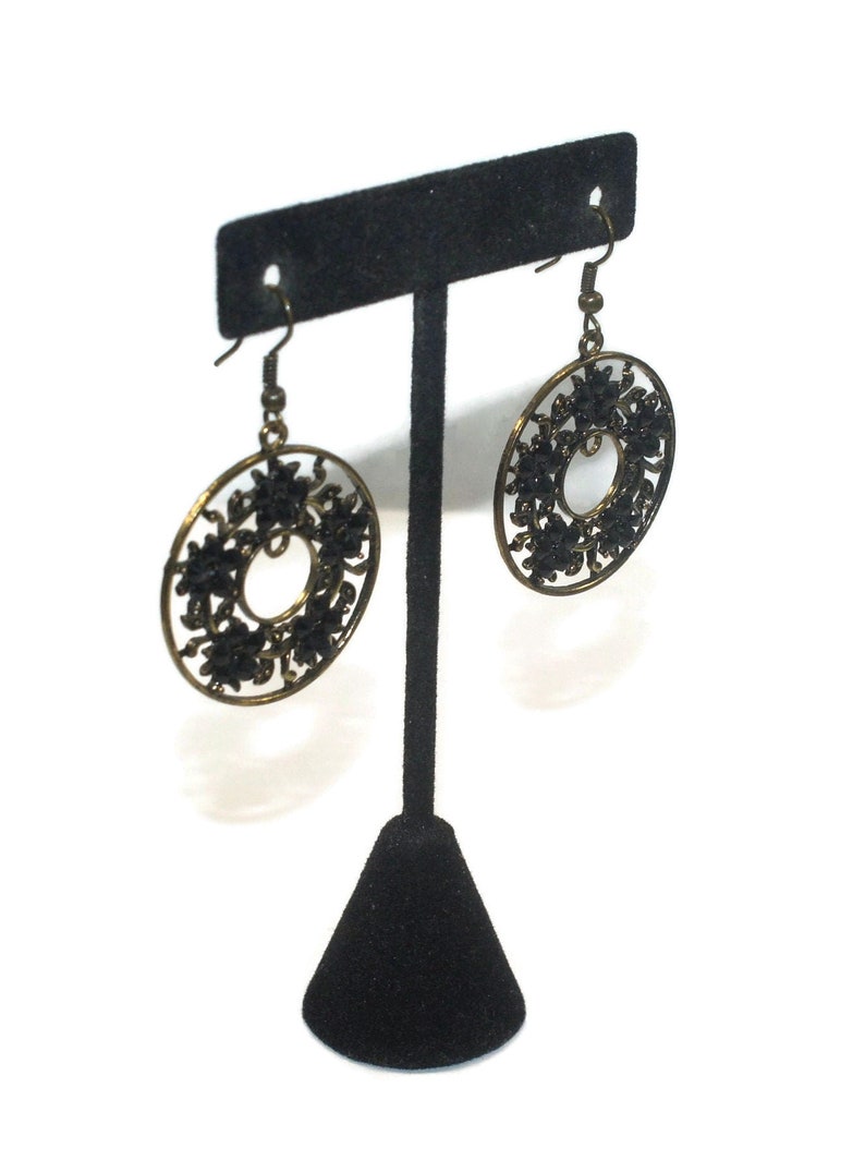 Vintage Gold Tone and Black Stones Round Floral Design Dangle Earrings with Hook Backs for Pierced Ears.