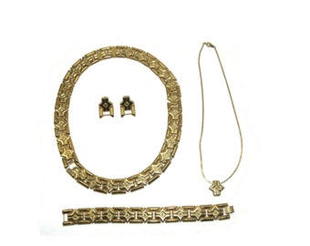 Vintage Gold Tone Jewelry Set Including Link Necklace, Bracelet, Dangle Earrings and a Pendant on 16 Inch Chain.