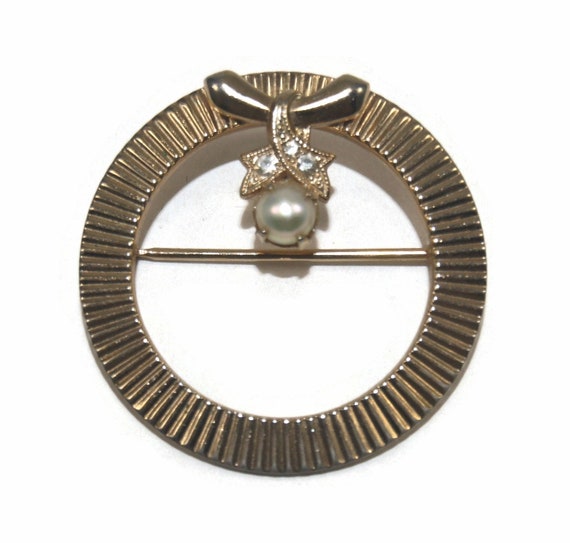 Vintage Gold Tone, Pearl and Rhinestones Circle Brooch