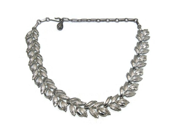 ☆人気☆【VINTAGE HOLLYWOOD】☆Twist Leaf Chain Necklac.e☆ ☆関税込☆VINTAGE HOLLYWOOD☆Twist Leaf Chain Necklace☆