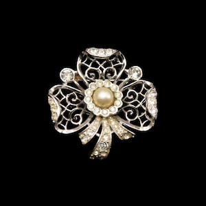 Vintage Silber Ton, Faux Perle und klare Strass Blumen Brosche.