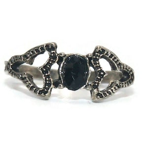 Vintage Silver Tone and Faux Onyx Size 7 Delicate Statement Ring.