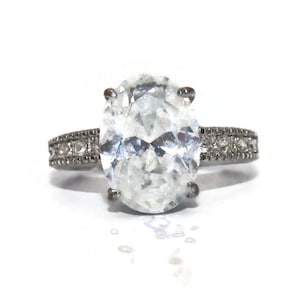 Vintage Silver Tone, Oval Faux Diamond and Clear Rhinestones Size 8 1/2 Engagement Ring.