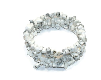 Vintage White Natural Howlite 7 Inch Expandable Memory Wire Bracelet.