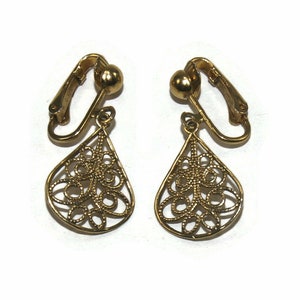 Vintage Gold Tone Teardrop Dangle Clip on Earrings.