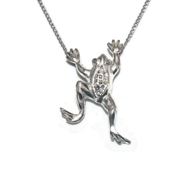 Vintage Silver Tone Cute Little Frog Pendant on 17 Inch Necklace with Spring Ring Clasp.