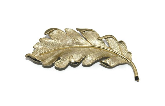 Vintage Textured Gold Tone Leaf Brooch. - image 1