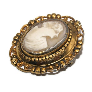 Vintage Gold Tone and Shell Cameo Oval Brooch.