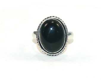 Vintage Silver Tone y Oval Faux Onyx Cabochon Statement Ring.