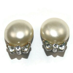 Vintage Silver Tone, Faux Pearl and Rhinestones Clip on Earrings.